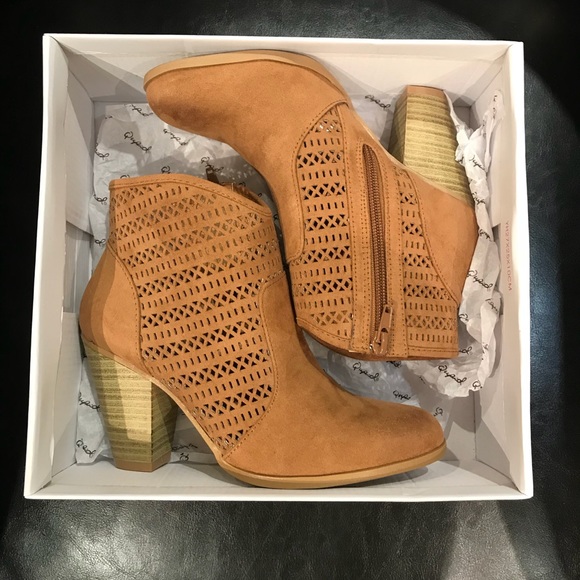 Nixon Suede Finish Bootie by Qupid - Picture 6 of 7